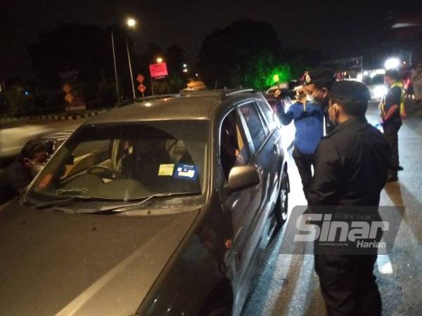 Antara kenderaan yang ditahan sewaktu SJR yang diadakan di hadapan Ibu Pejabat MPK pada Rabu.