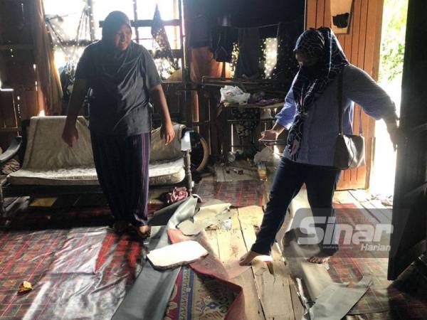 Bahagian lantai ditutup dengan tikar getah bagi mengelak risiko jika terpijak.