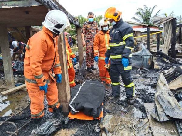 Mayat mangsa ditemukan di bahagian dapur salah sebuah rumah yang terbakar di Kampung Melikai, Menumbok.