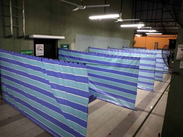 PPZ-MAIWP menempatkan penduduk di surau PPR Seri Alam buat sementara waktu.