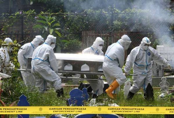 Terdapat dua jenis kematian yang melibatkan Covid-19. - Foto fail Bernama