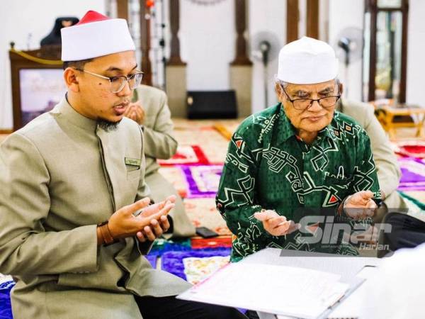 Abdul Rahim (kanan) menjadi wali kepada Farra.