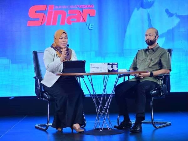 Haslina ketika Sinar Live bersama Presiden (penaja) Parti Pejuang Tanah Air (Pejuang), Datuk Seri Mukhriz Mahathir.