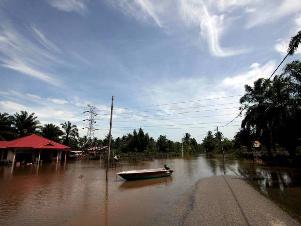 Mangsa kata banjir semangat untuk kata Banjir: Wanita