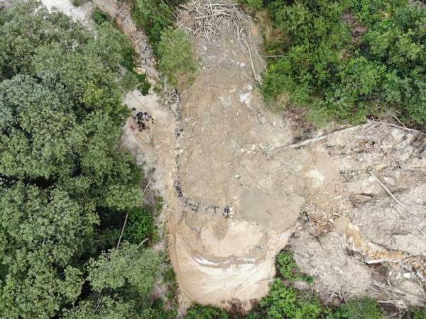 Pemandangan dari atas keadaan terkini kawasan Air Terjun Tanjung Batu, Segari.