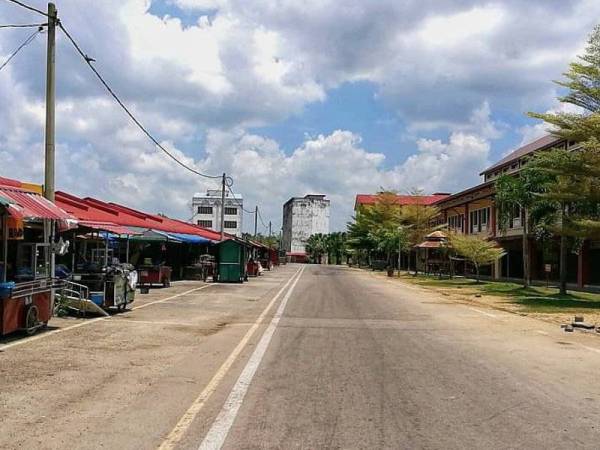 Sejak PKP 2.0 bermula Sabtu lalu, kebanyakkan peniaga mengambil keputusan untuk 'bercuti' sekali gus menyaksikan zon bebas cukai yang sebelum ini sibuk dengan urusan jual beli sunyi sepi.