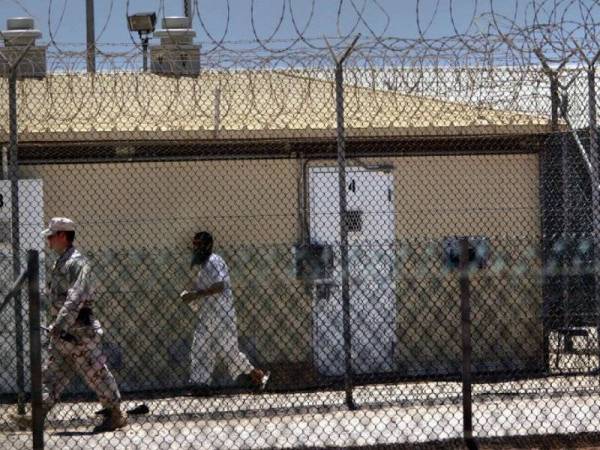 Kira-kira 40 tahanan berkaitan keganasan dilaporkan berada di penjara Guantanamo. Cuba. - Foto AFP