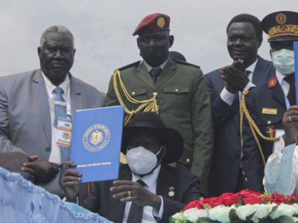 Kerajaan Sudan dan beberapa kumpulan pemberontak menandatangani perjanjian damai bagi menamatkan perang saudara di negara itu di Juda, Sudan Selatan pada Oktober tahun lalu. - Foto AFP