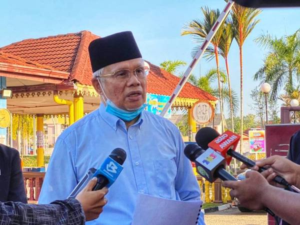 Najmi ketika ditemui pemberita selepas mengadakan lawatan di Sekolah Menengah Kebangsaan (SMK) Dato’ Syed Omar pada Rabu.