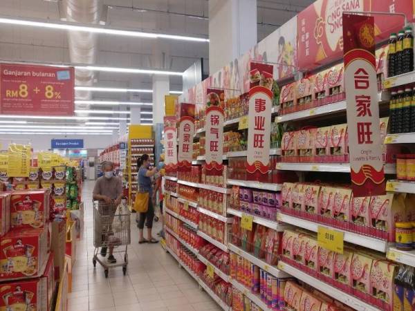 Tesco menawarkan pelbagai produk istimewa sempena Tahun Baharu Cina melalui kempen Ong Sana, Ong Sini.