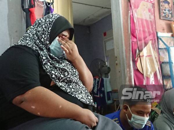 Novi Margareta sedih mengenangkan nasib adik-adiknya lebih-lebih lagi tidak dapat menatap jenazah ibu mereka yang meninggal dunia akibat sakit kanser payudara tahap empat.