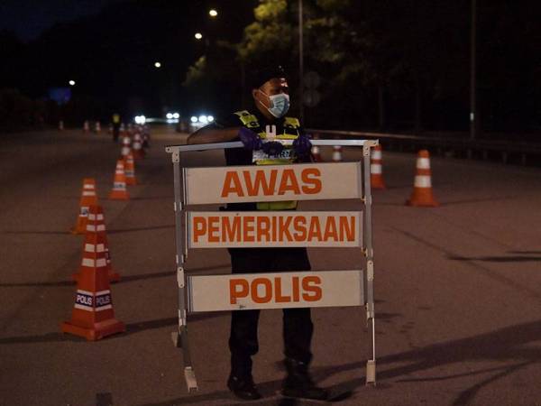 Polis Perak akan mengadakan 35 sekatan jalan raya di semua kawasan sempadan negeri dan daerah bermula tengah malam ini. - Gambar fail Bernama