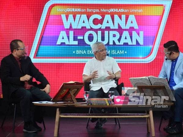 Hussamuddin (tengah) ketika bercakap dalam Wacana Al-Quran Siri Ke-69 bertajuk Peralihan Kepimpinan#Demi Masa Depan di Studio F, Kumpulan Karangkraf. FOTO: ASRIL ASWANDI SHUKOR
