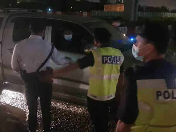 Operasi dilakukan oleh Bahagian Siasatan Penguatkuasaan Trafik bersama Balai Polis Serdang bermula jam 4 sehingga jam 8 pagi.
