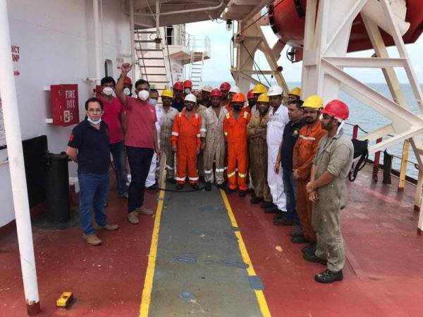 Seramai 23 kru terdiri daripada warga India, Bangladesh, Pakistan dan Sri Lanka bersama kapal ditahan untuk siasatan.