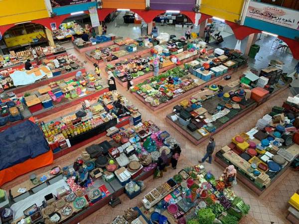 Ruang tengah Pasar Siti Khadijah turut lenggang berikutan PKP yang dilaksanakan di negeri ini.