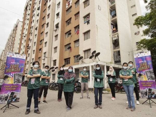 Antara ahli jawatankuasa yang terlibat dalam penganjuran program 'Road to Zero Hunger'.