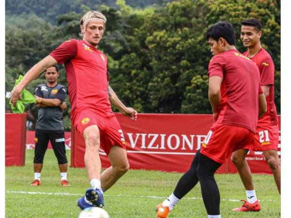 LIGA Bola Sepak Malaysia (MFL) diharap dapat menilai kembali jadual penganjuran Liga Malaysia (Liga-M) 2021 susulan penguatkuasaan Perintah Kawalan Pergerakan (PKP) ketika ini.