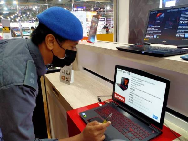 KPDNHEP Kuala Lumpur menjalankan Ops Catut 8.0 di seluruh ibu negara bagi memantau isu kenaikan harga barangan elektronik seperti telefon bimbit dan komputer riba.