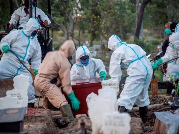 Jumlah keseluruhan kematian akibat Covid-19 di Indonesia meningkat kepada 29,331 orang. - Foto AFP