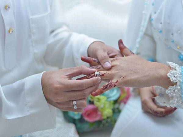 Arti mimpi memakai baju pengantin warna merah