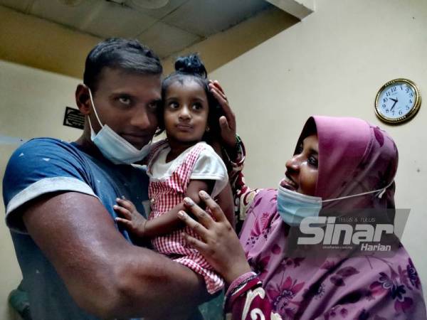 Nur Shailla Revathy dan suaminya, Mohd Alauddin Mohd Mollik Sheikh reda Siti Aminah dilahirkan tanpa rahim.