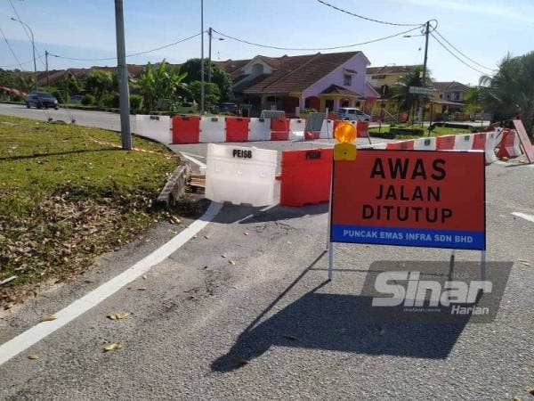 Jalan Meru Raya berhampiran Halaman Meru Permai yang tular ditutup kepada pengguna pada Jumaat.