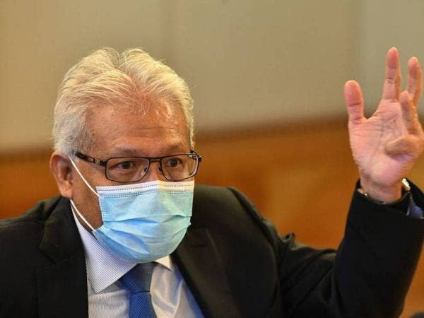 Hamzah Zainudin ketika sesi sidang media khas di Kementerian Dalam Negeri, Putrajaya hari ini. - Foto Bernama