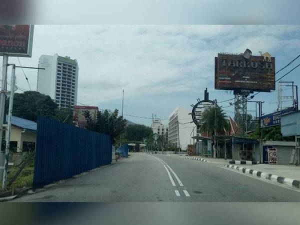 Tinjauan Sinar Harian di Batu Feringghi, Pulau Pinang mendapati keadaan sunyi dan suram tanpa kehadiran pelancong.