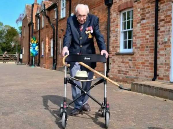 Kapten Sir Tom Moore meninggal dunia pada usia 100 tahun. - Foto BBC