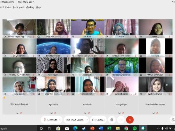 Antara 50,000 peserta terdiri daripada guru-guru dan ibu bapa yang menyertai program Bicara Guru anjuran UTM secara maya bagi membantu pelaksanaan PdPR.