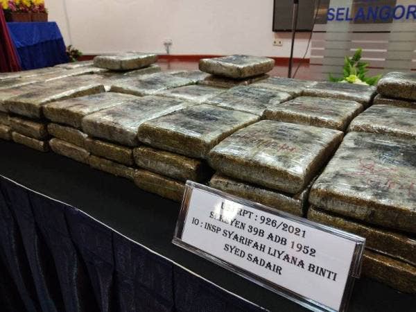 Polis merampas 150 ketul dadah dalam serbuan di Taman Perindustrian Subang Jaya, pada Isnin.