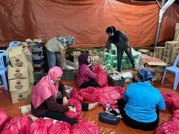 Sumbangan bagi meringankan beban mangsa yang terjejas teruk akibat banjir.
