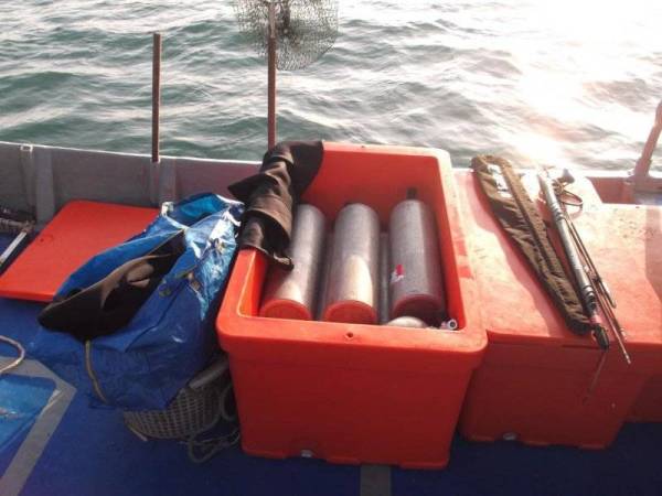 Peralatan menembak ikan yang dirampas oleh Maritim Malaysia.
