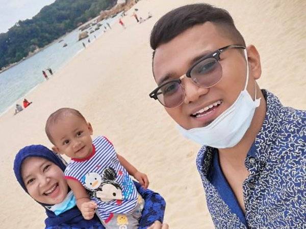 Muhammad Nor Ikhwan bersama isteri dan anaknya. 
