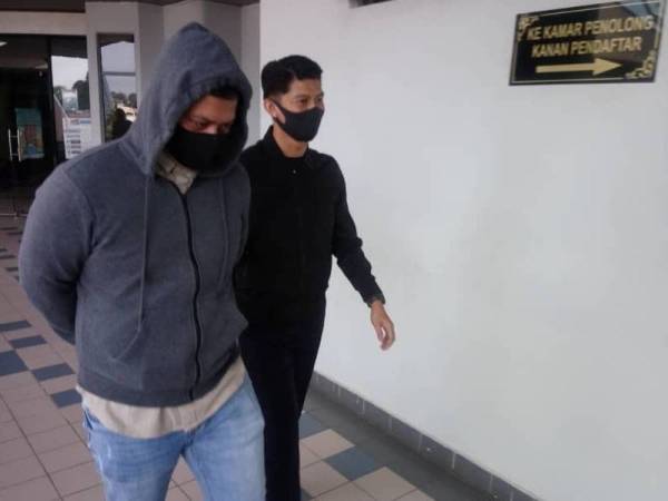 Norshahril mengaku bersalah di Mahkamah Sesyen Ayer Keroh di sini pada Isnin selepas mengaku bersalah menerima suapan lima tahun lalu.