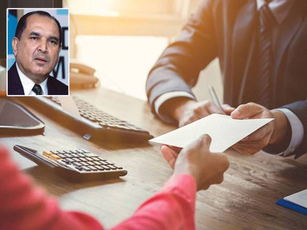 Gambar hiasan. Gambar kecil: Datuk Akhbar Satar