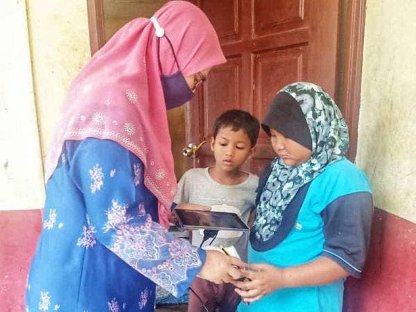 Sumbangan tablet juga telah dilancarkan kepada keluarga murid yang tidak berkemampuan.