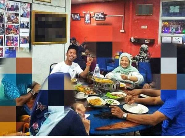 Gambar yang dimuat naik oleh seorang individu di Facebook miliknya memaparkan Shuib dan Siti Sarah bersama beberapa individu lain menjamu selera melebihi dua orang semeja. - Foto ihsan polis
