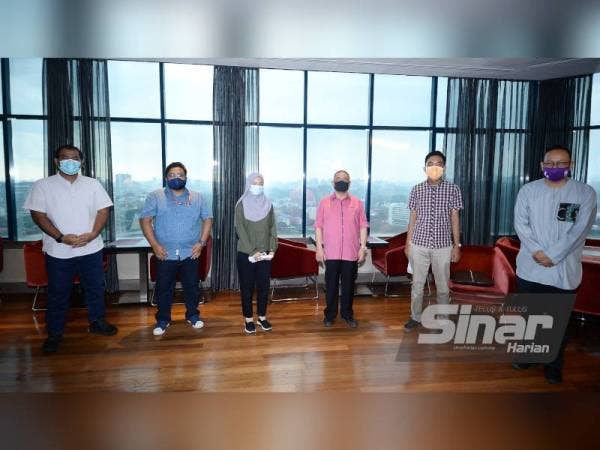 Wawancara Sinar Ahad bersama Saarani yang dikendalikan oleh Penolong Pengarang Pengisian Berita, Junhairi Alyasa serta wartawan Mohammad Khairil Asyraf Mohd Khalid dan Raja Nur Faznie Aida.