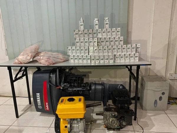 Rokok yang dirampas yang dirampas Maritim Malaysia di sekitar Pulau Gaya Dulang, Semporna.