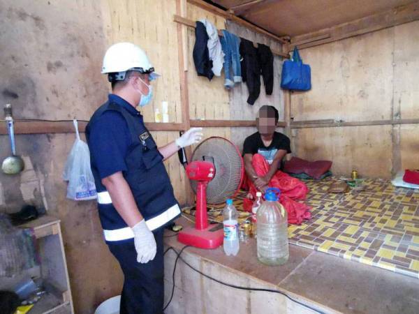Majikan di dua lokasi tapak pembinaan diambil tindakan kerana gagal menyedialan fasiliti lengkap kepada pekerja.