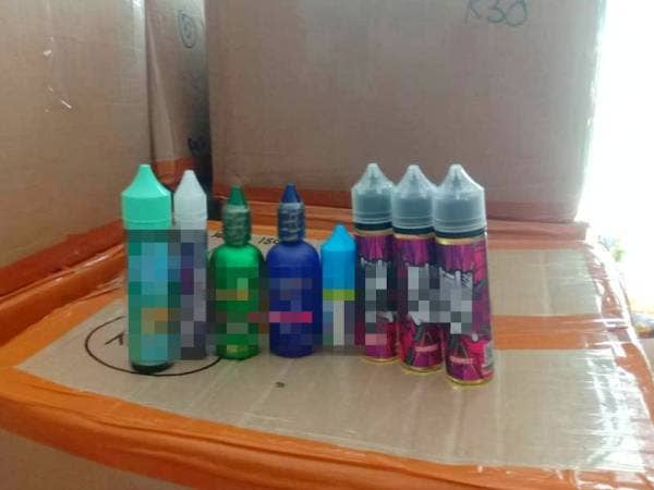 Anggota PGA Batalion 9 Kuala Terengganu merampas cecair vape pelbagai perisa bernilai RM770,000 yang cuba diseludup ke negara jiran pada Isnin.