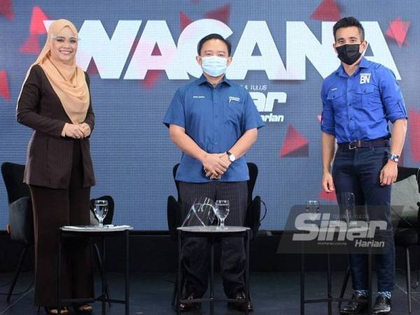 Edlynna Hanie bersama panel, Wan Saiful dan Shahril Sufian membincangkan tajuk 'Tanpa PN, UMNO Sebatang Kara?' pada Wacana Sinar Edisi ke-232 yang diadakan di Kumpulan Karangkraf pada Selasa.