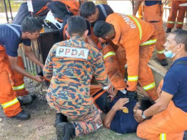 Pegawai Bomba Bantuan, Muhammad Fafzrin Zulkifli dilaporkan pengsan selepas operasi memadam kebakaran di Teluk Bayu, Sungai Petani pada Rabu.