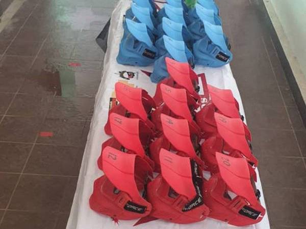 Penutup muka adalah kelengkapan utama untuk bermain sukan paintball. 