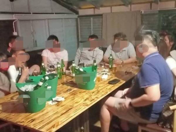 Antara individu yang dikompaun kerana ingkar PKP di Pekan Lama pada Rabu.