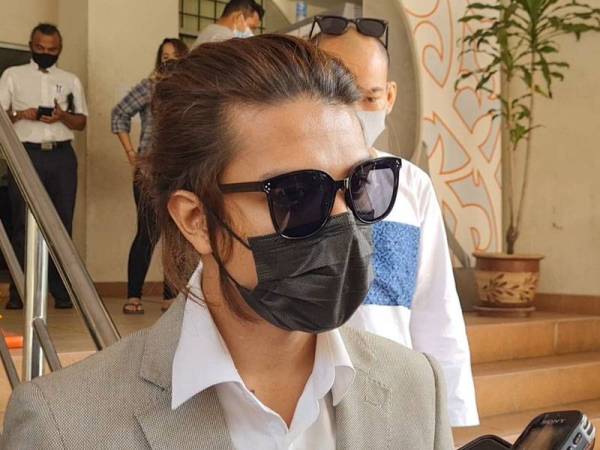 Syed Shah Iqmal hadir di Mahkamah Majistret Petaling Jaya bagi menghadapi dakwaan kes jenayah yang dikenakan terhadapnya hari ini.