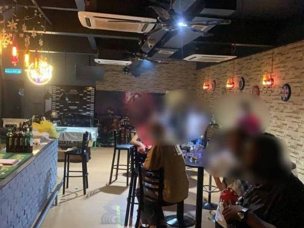 Seramai 15 individu ditahan dalam serbuan di sebuah pusat hiburan di kawasan Sea Park, Petaling Jaya pada Sabtu.