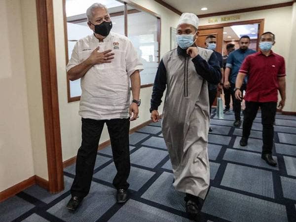 Annuar ketika mengadakan pertemuan dengan Ebit Lew pada Isnin.